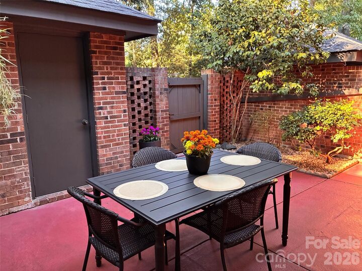 Property Photo: 5803 Sharon Road E NC 28210