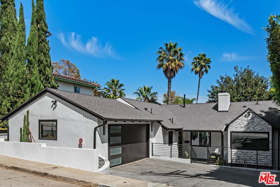 Property Photo: 3304 Shelby Dr CA 90034