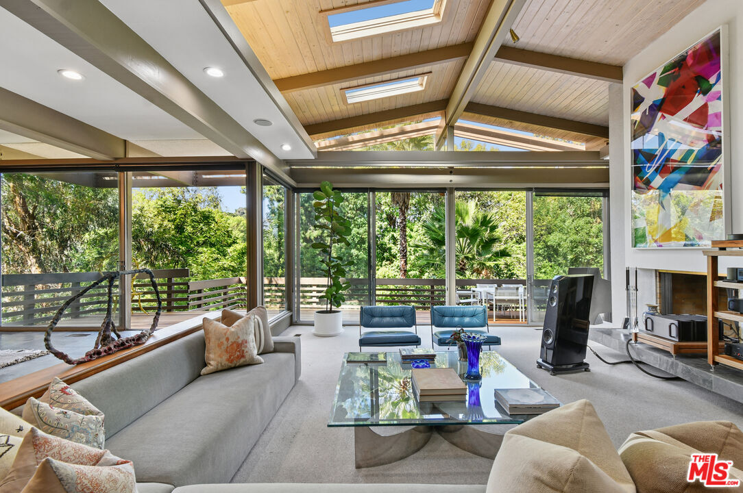 Property Photo: 17269 Oak View Dr CA 91316