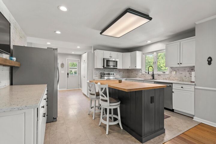 Property Photo: 5454 Indian Hill Road OH 43017