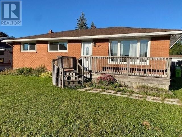 Property Photo:  147 Caledon St  ON P6B 5C2 