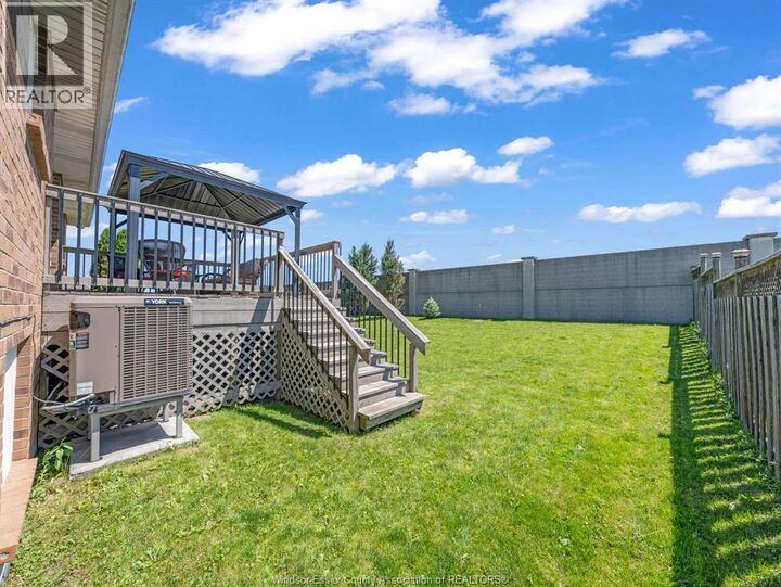 Property Photo:  1541 Heatherglen Drive  ON N8N 5B3 
