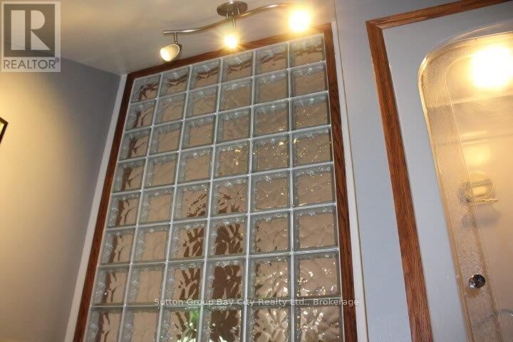 Property Photo:  131 Rupert Street  ON P7B 3W8 