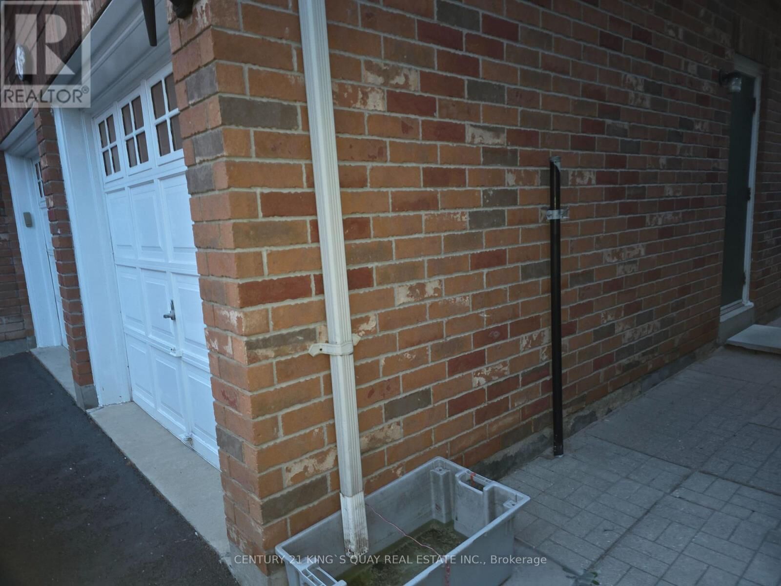 Property Photo:  305 Castan Avenue Ll  ON L3R 4S2 