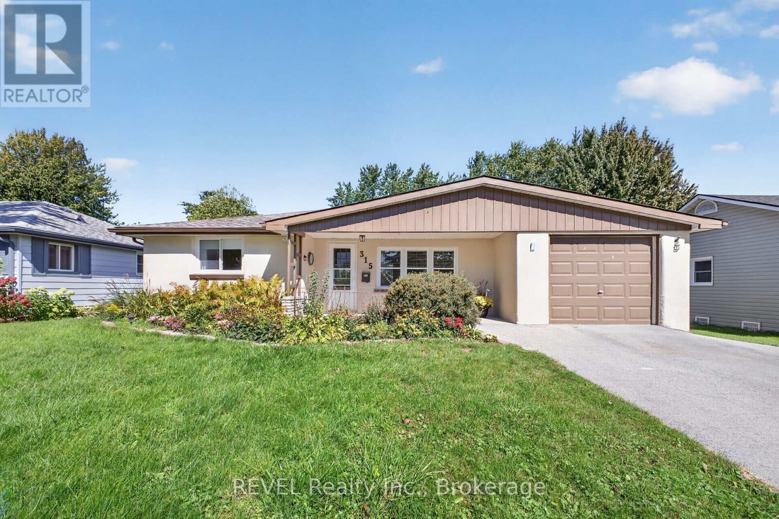Property Photo:  315 Park Avenue West  ON N1A 1M7 