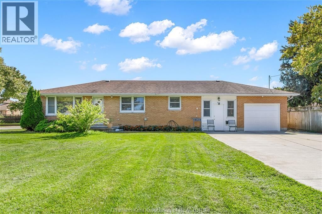 Property Photo: 410 McNaughton Avenue East ON N7L 2G9
