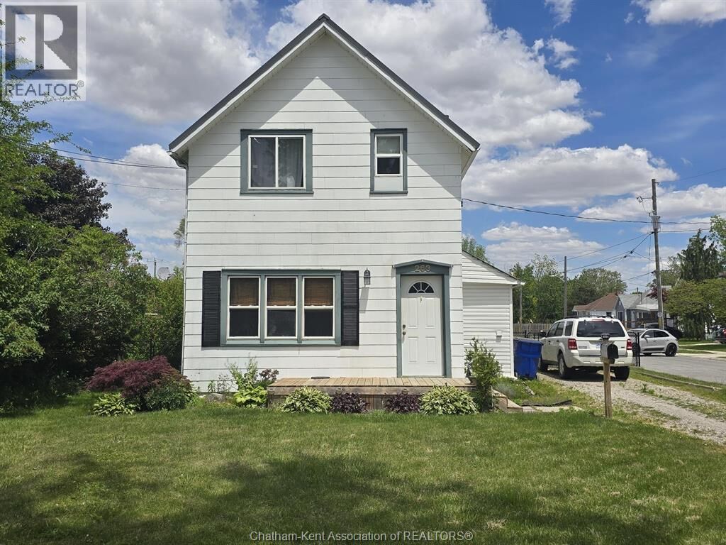 Property Photo:  263 Delaware Avenue  ON N7L 2W7 