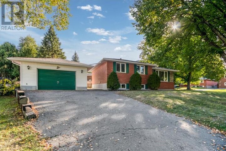 Property Photo:  2015 Elderwood Drive  ON P3B 2A7 