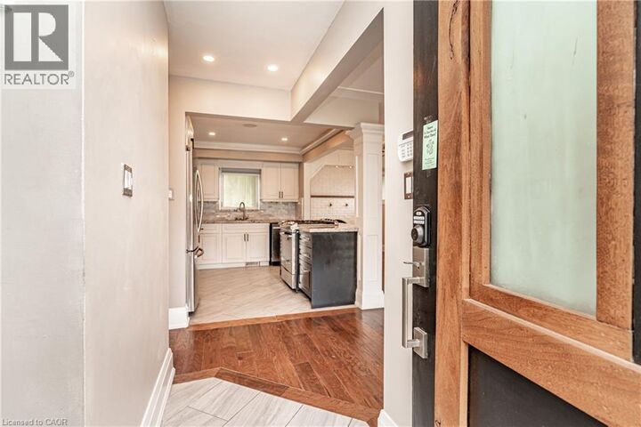 Property Photo:  33 Kenwood Crescent  ON L8T 1W3 