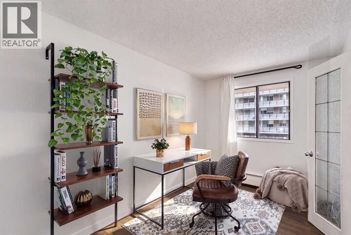 Property Photo:  718 12 Avenue Southwest  AB T2R 0H7 