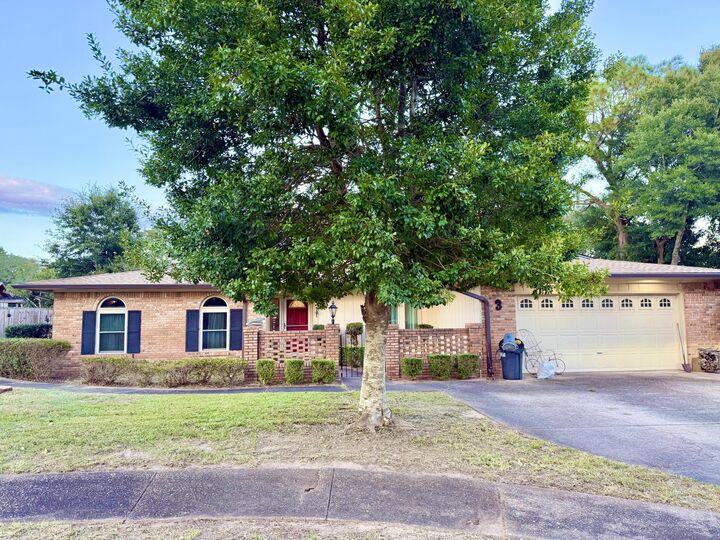 Property Photo:  3 Ipswich Circle  FL 32547 