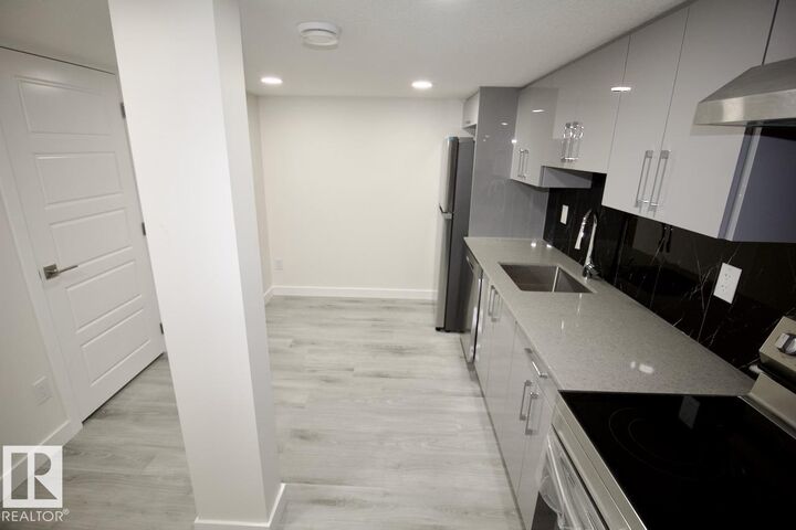 Property Photo:  1929 Davidson Wynd SW Bsmt  AB T6W 3J4 