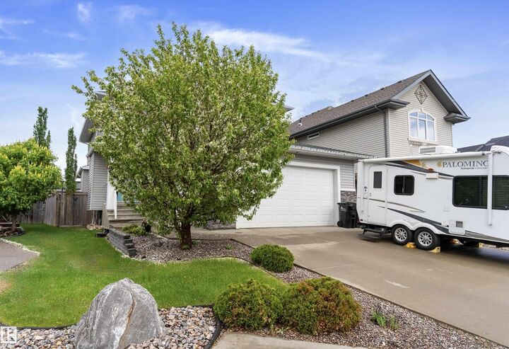 Property Photo:  484 Foxtail Court  AB T8A 3K2 