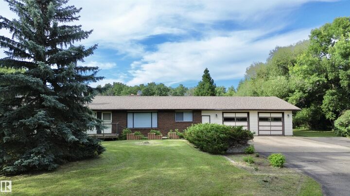 Property Photo:  473051 Rge Road 242 14  AB T0C 1Z0 