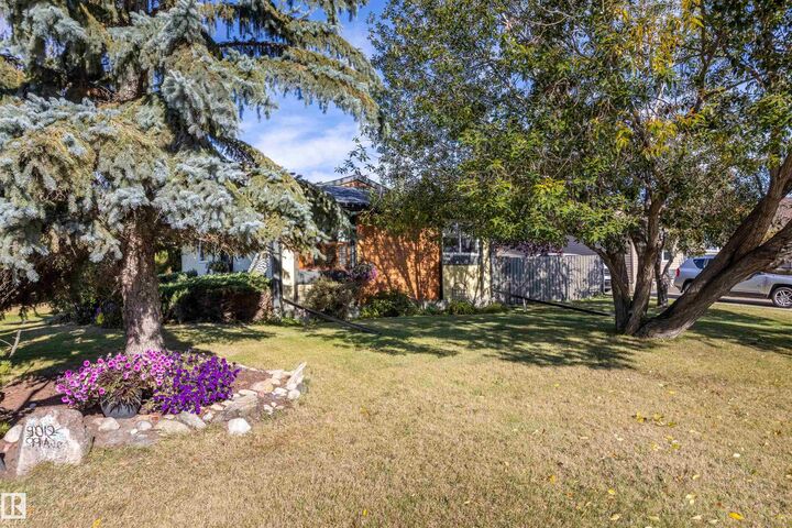 Property Photo:  9012 99 Avenue  AB T8R 1K4 