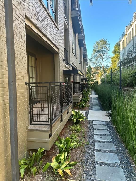 Property Photo: 1275 Viney Place NW 12 GA 30318