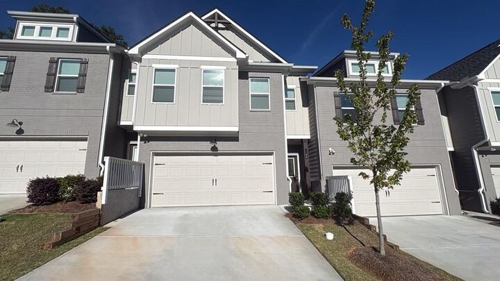 Property Photo: 1377 Fern Ridge Court GA 30093
