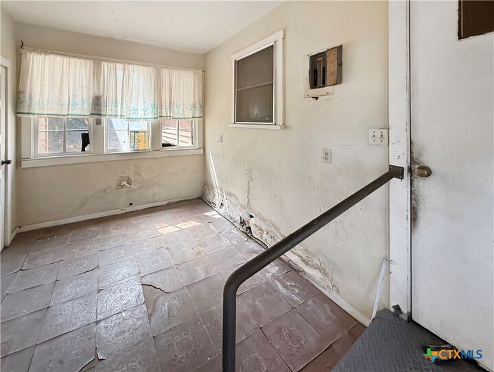 Property Photo:  416 N Penn Street  TX 78941 