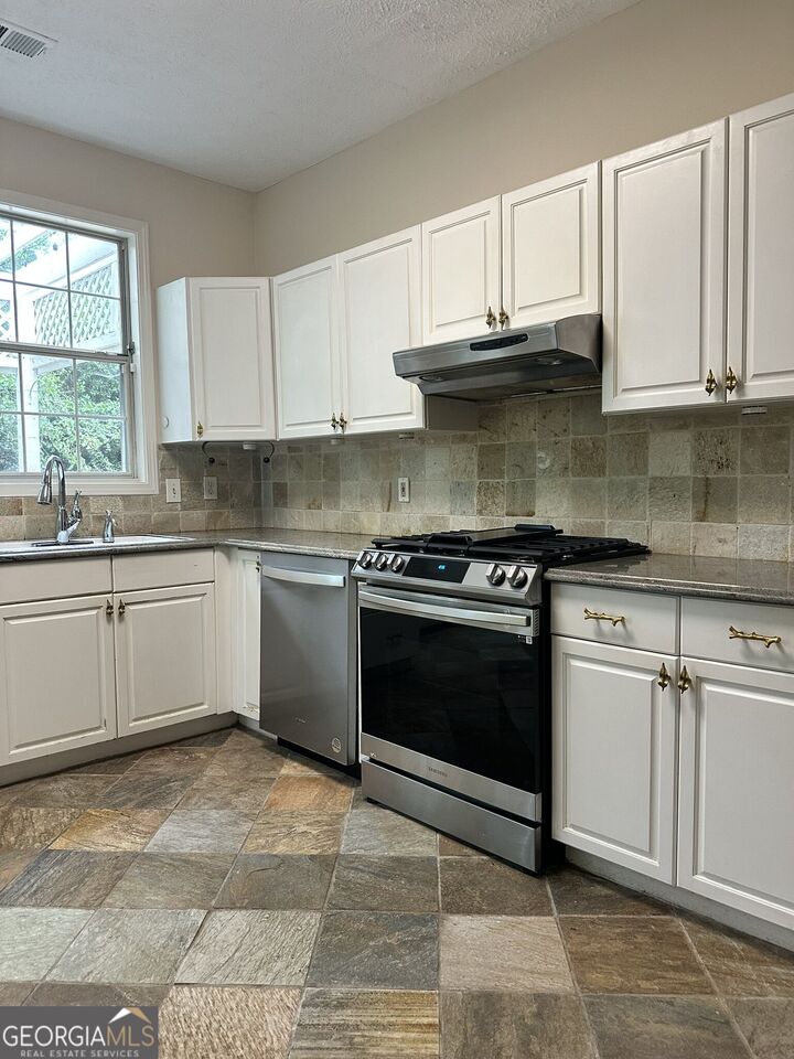 Property Photo:  2340 Bretdale Road  GA 30096 