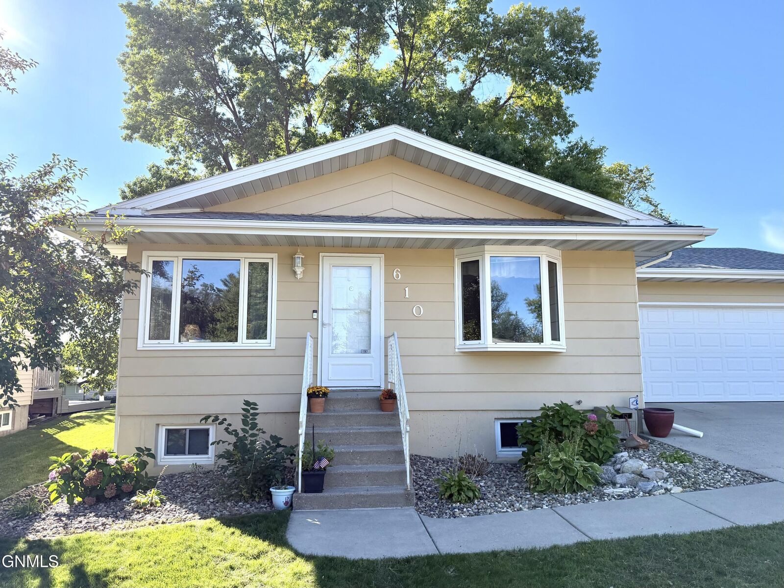 Property Photo:  610 N 25th Street  ND 58501 