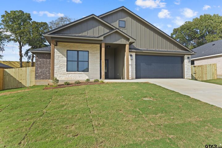 Property Photo:  16514 Crossing Circle  TX 75771 