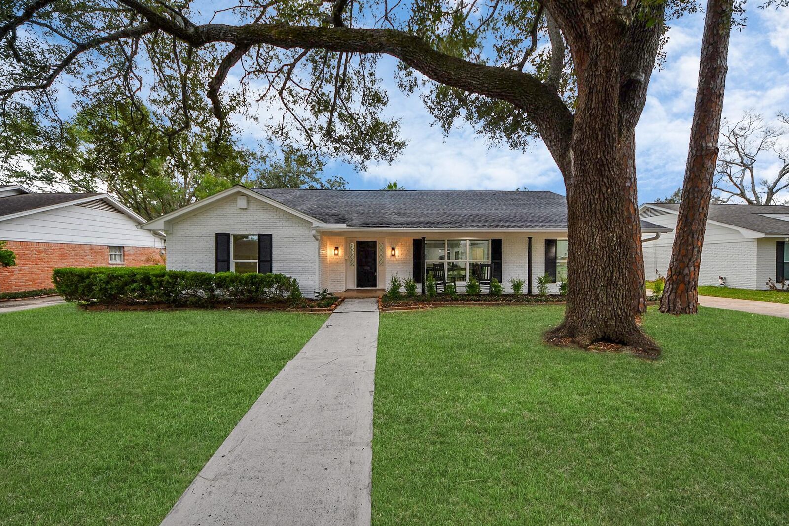 Property Photo:  7819 Pagewood Lane  TX 77063 