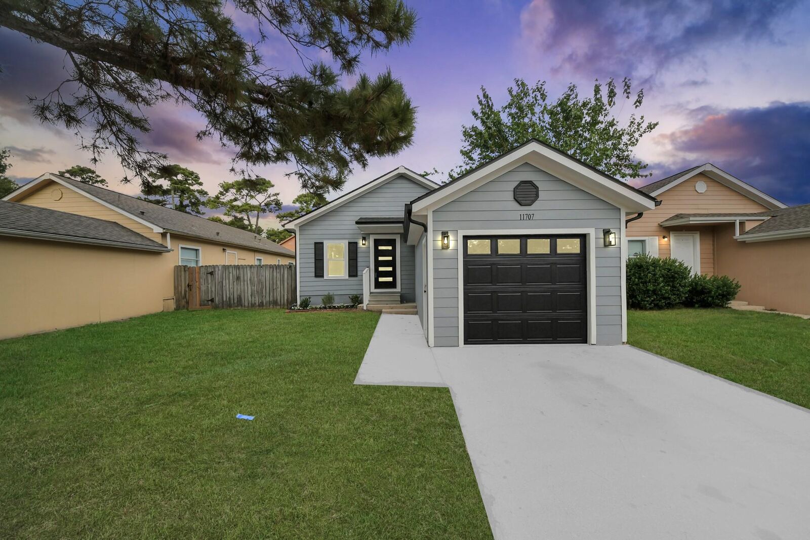 Property Photo: 11707 Greenglen Drive TX 77044