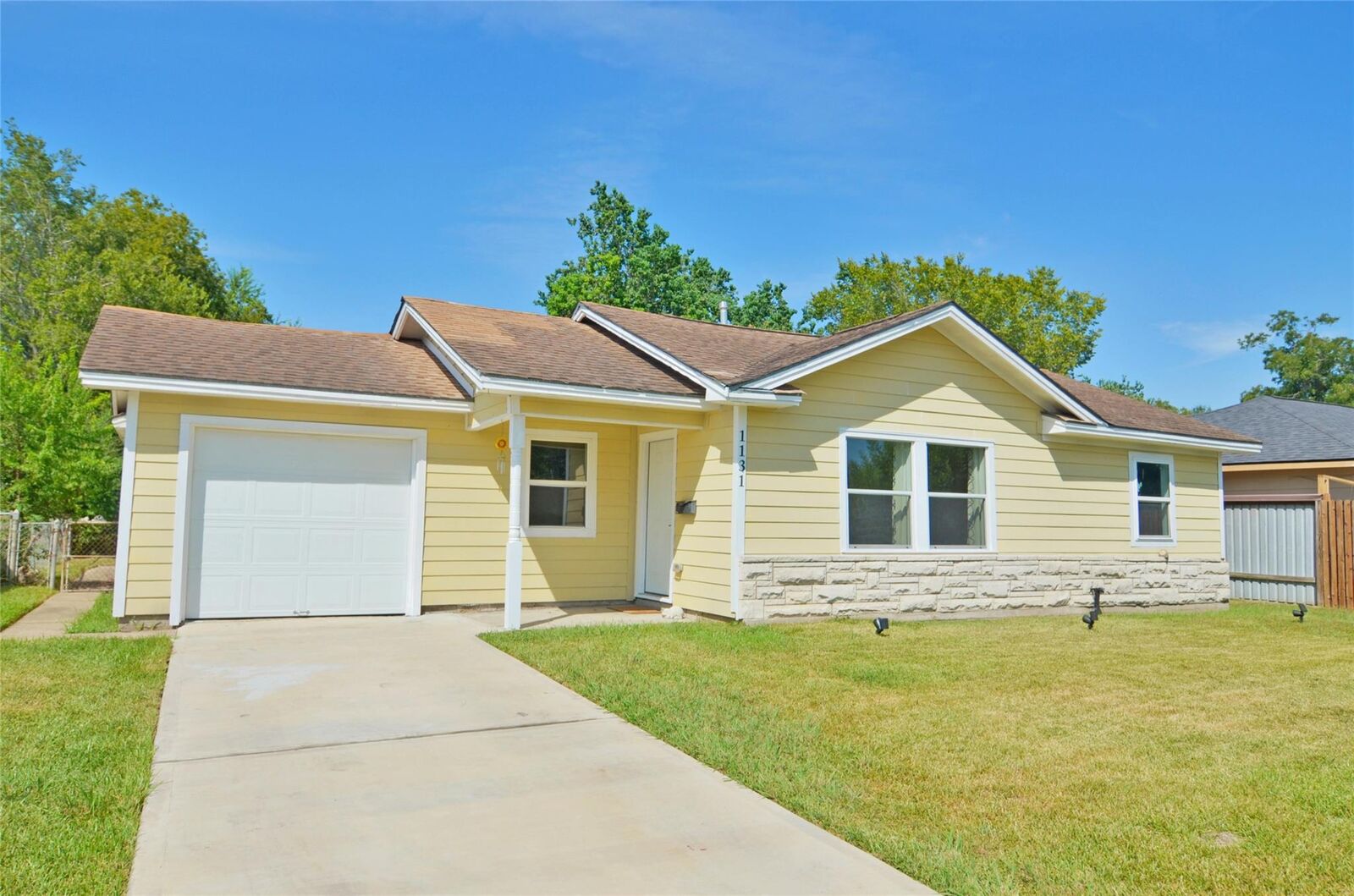 Property Photo:  1131 Globe Street  TX 77034 