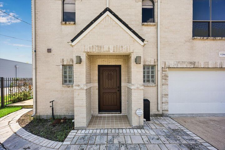 Property Photo: 5201 Cornish Street TX 77007