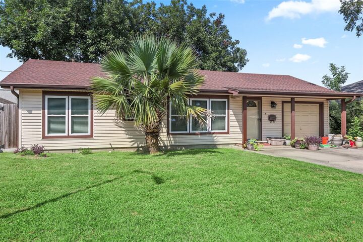 Property Photo:  822 Grove Street  TX 77536 