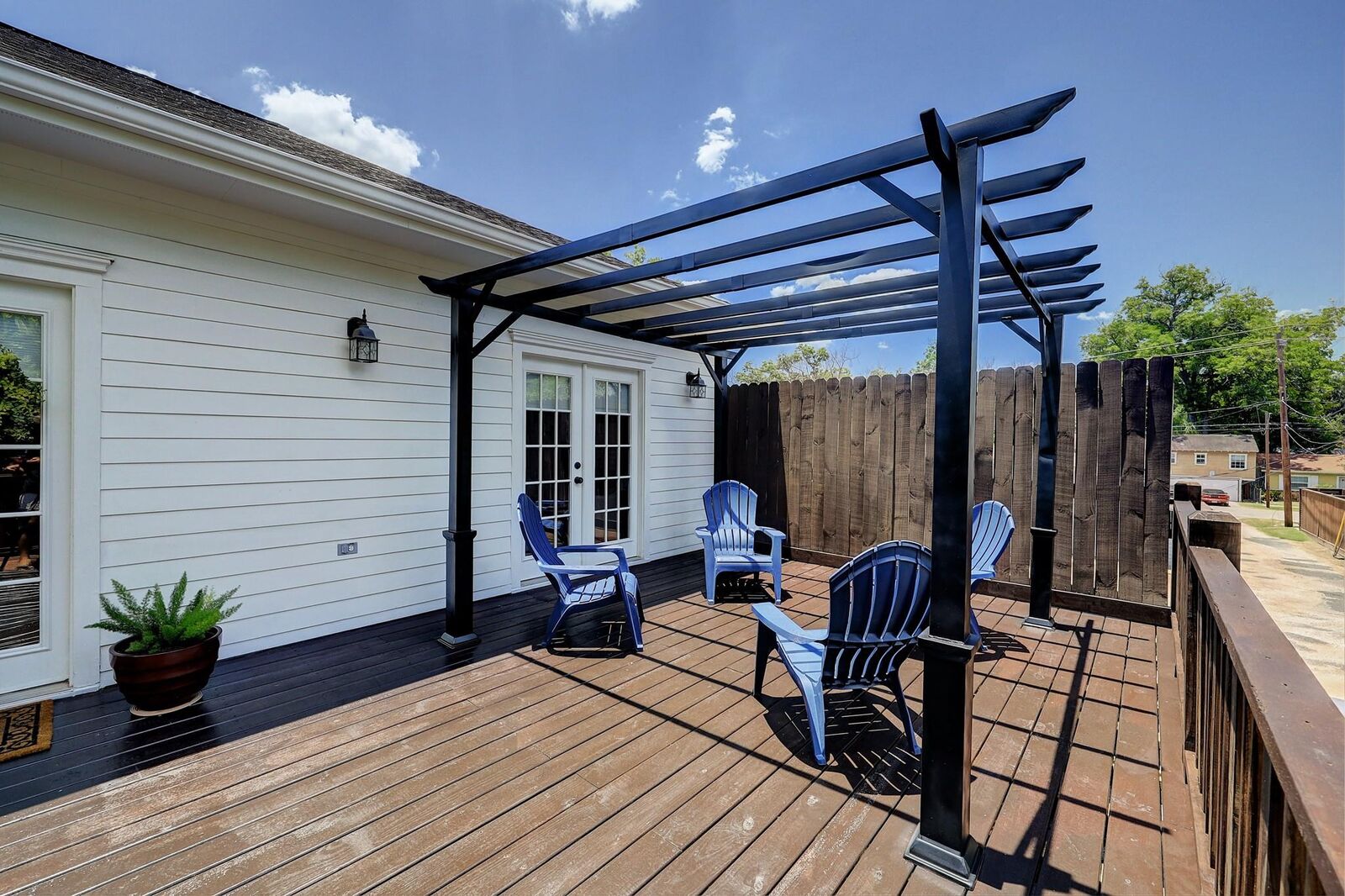 Property Photo: 611 East 20th Street Upper TX 77008