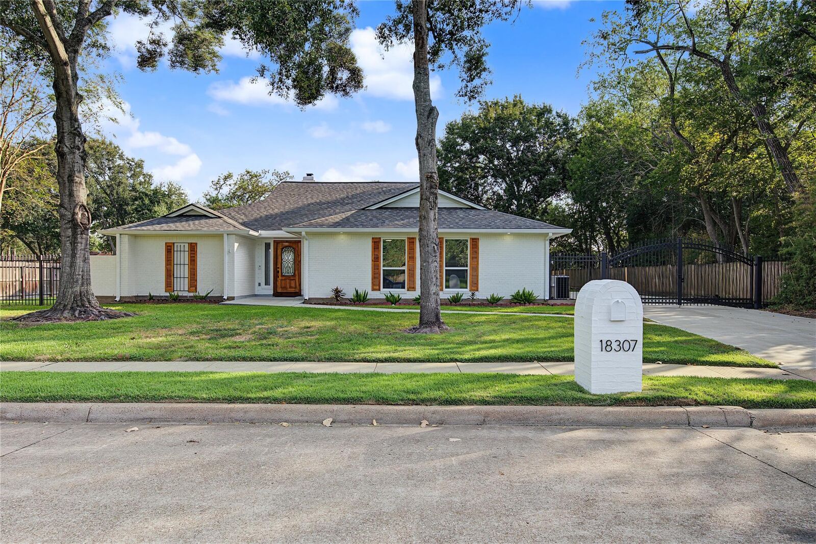 Property Photo:  18307 Kings Row  TX 77058 