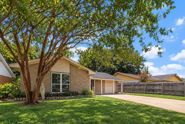 Property Photo:  3719 Heatherbrook Drive  TX 77045 