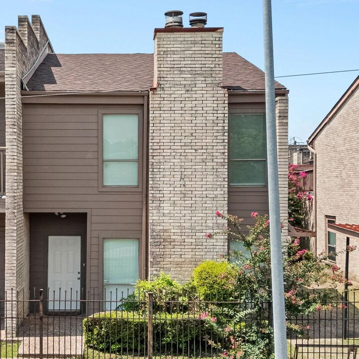 Property Photo: 11280 Braes Forest Drive 105 TX 77071