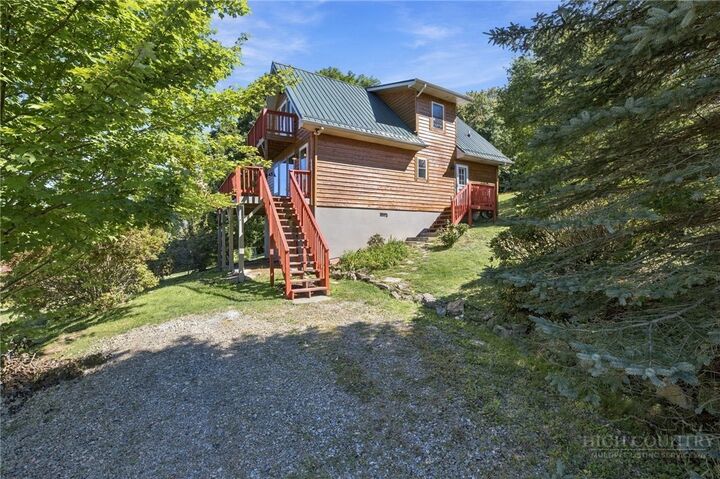 Property Photo: 190 Camelot Drive NC 28604