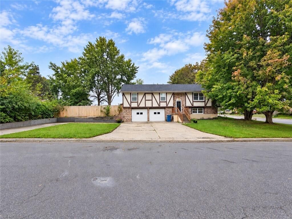 Property Photo:  506 W McDowell Street  MO 64076 