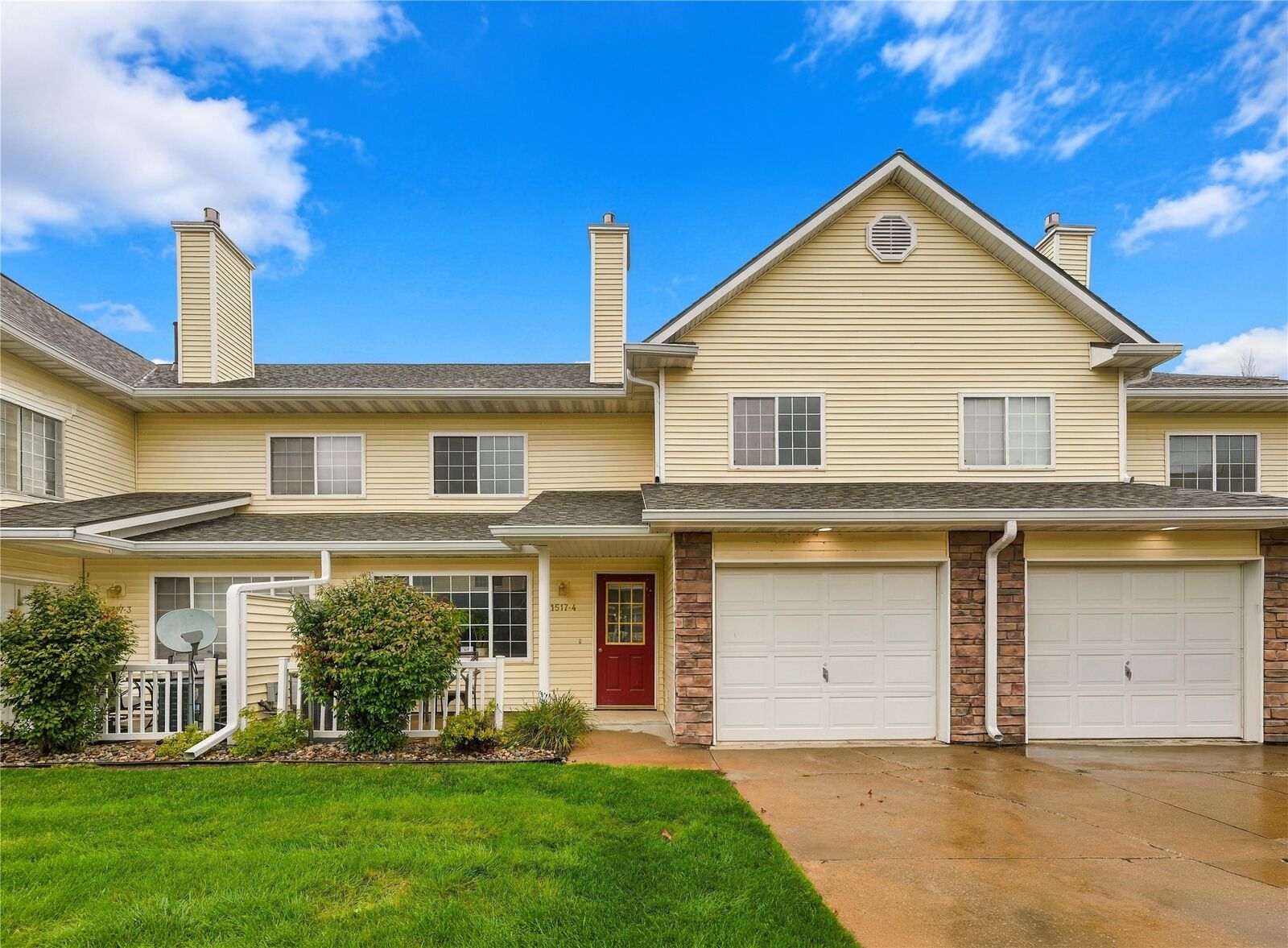 Property Photo: 1517 SE Delaware Avenue 4 IA 50021