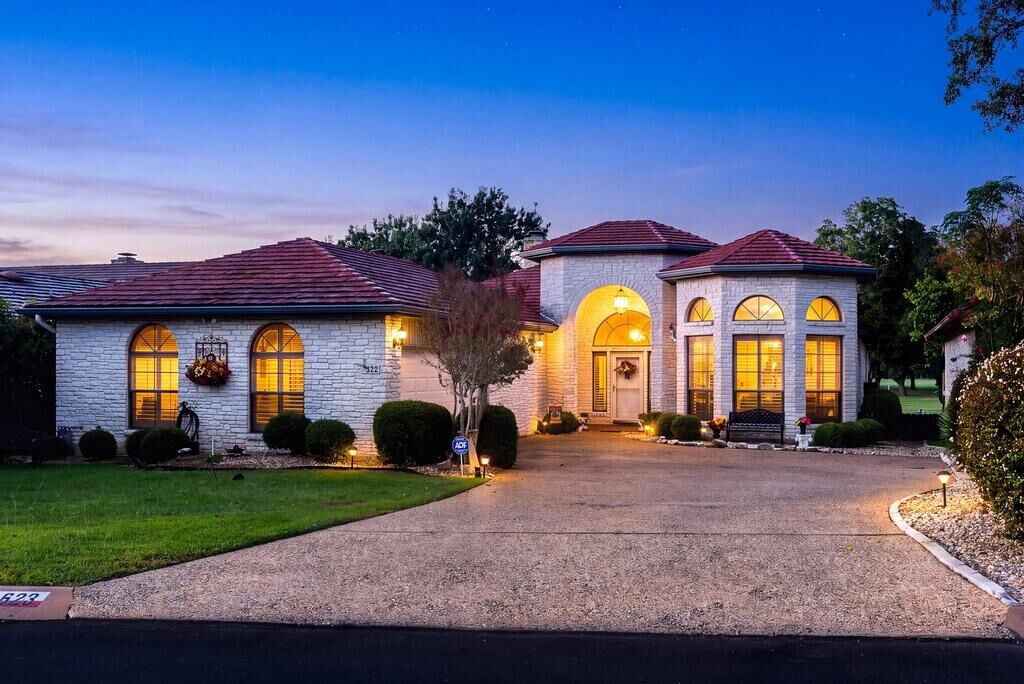 Property Photo:  523 Oakland Hills Lane  TX 78028 