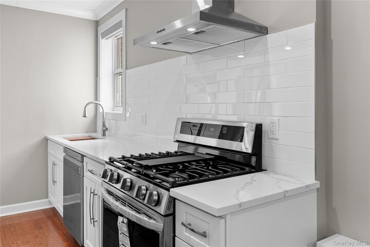 Property Photo:  1133 Midland Avenue 6F  NY 10708 