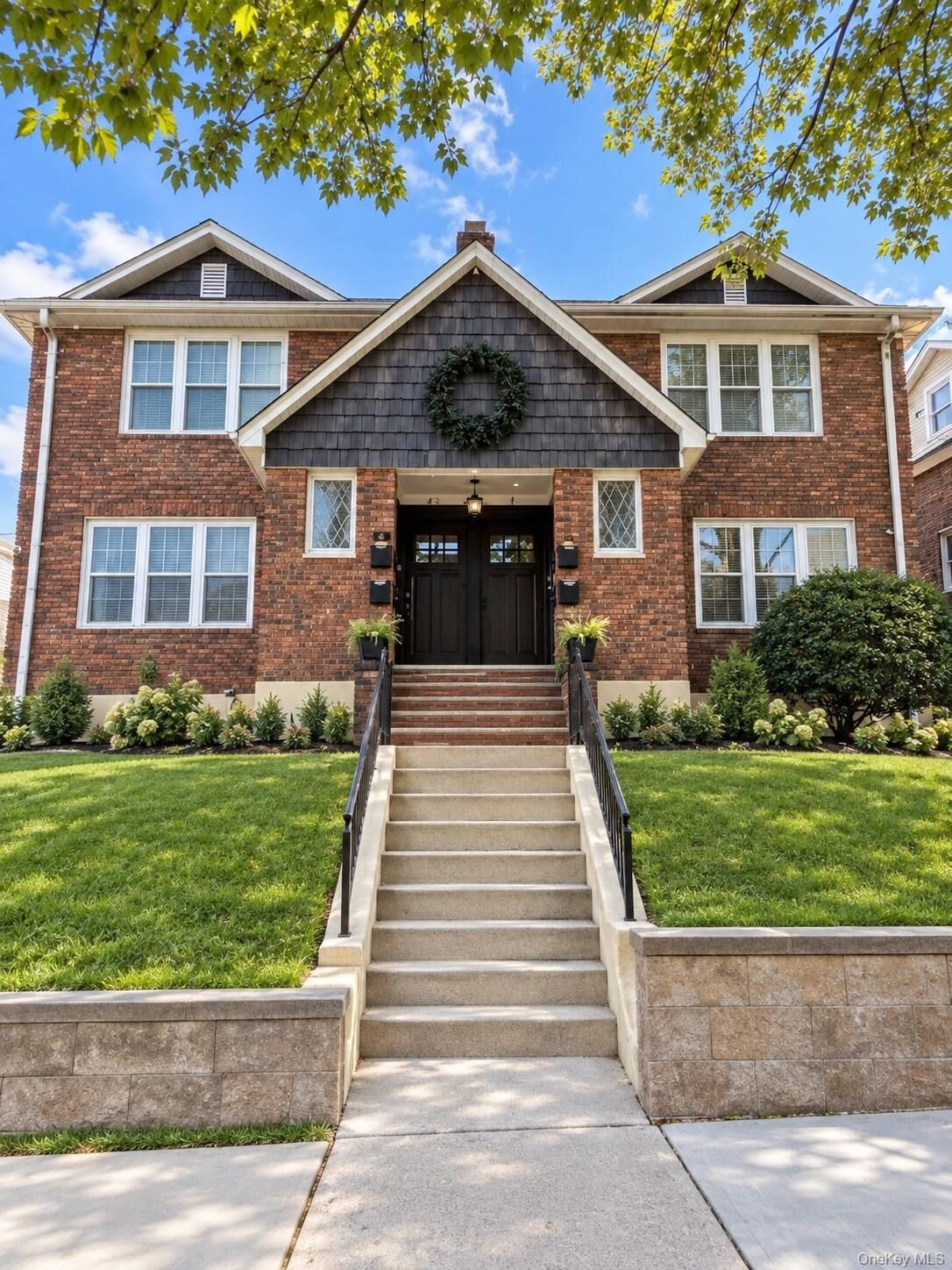 Property Photo:  23 Holbernt Court 2  NY 10302 