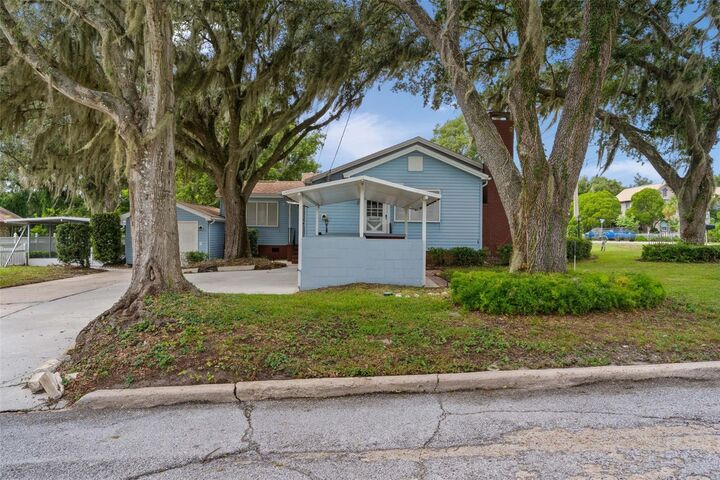 Property Photo:  1024 E Orange Avenue  FL 32726 