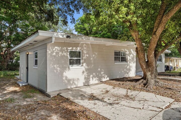 Property Photo: 2213 N Hiawassee Road FL 32818