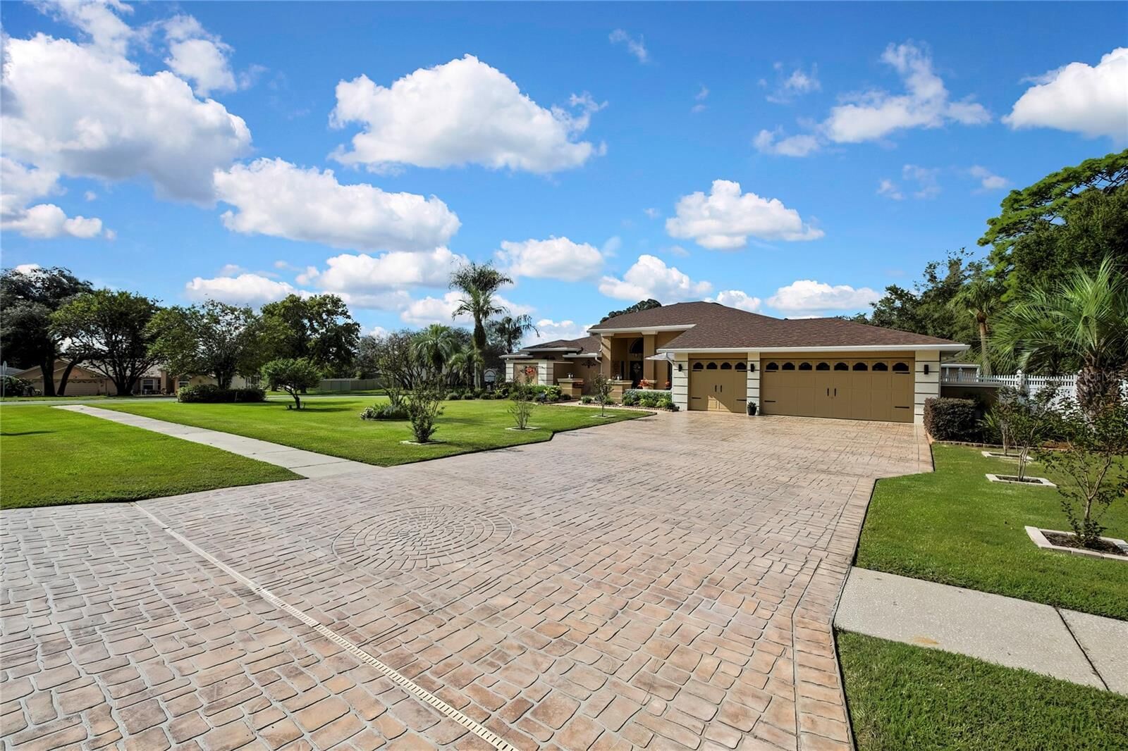 Property Photo:  13162 Roseanna Drive  FL 34609 
