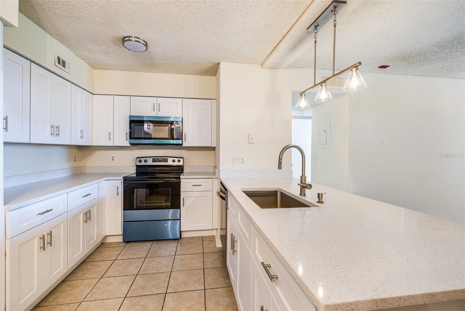 Property Photo:  13545 Eagle Ridge Drive 814  FL 33912 
