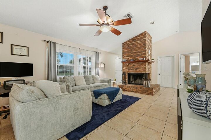 Property Photo:  1012 Glensprings Ave  FL 34787 