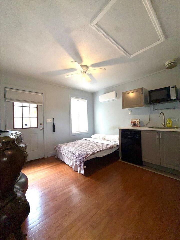 Property Photo:  407 N Shine Avenue  FL 32803 