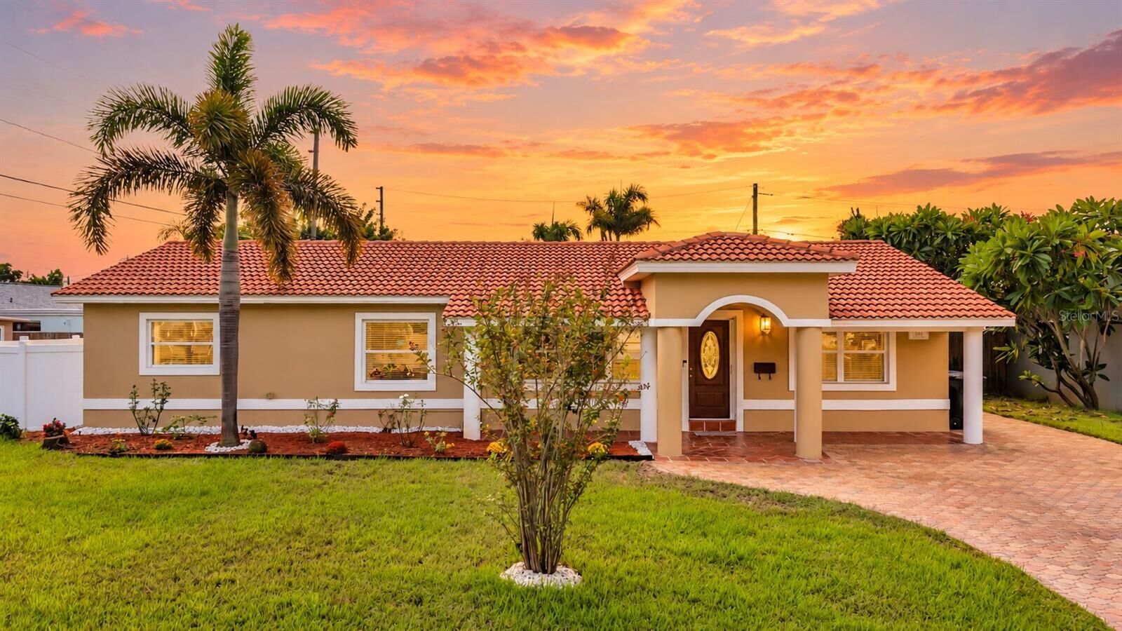 Property Photo: 6414 24th Avenue N FL 33710