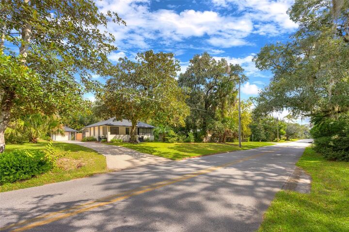 Property Photo: 641 E Pennsylvania Avenue FL 32724