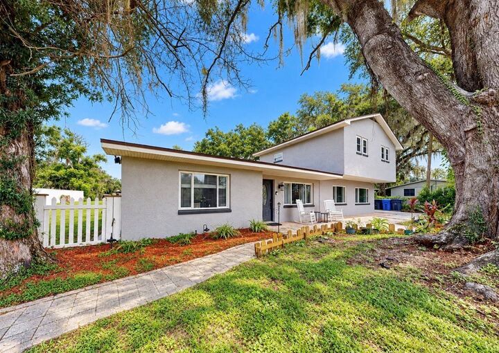 Property Photo:  11004 Riverview Drive  FL 33578 