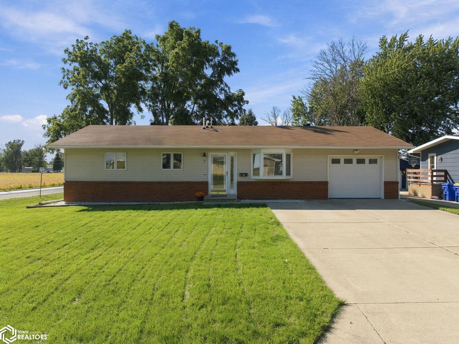 Property Photo:  7 Parkwood Place  IA 50438 